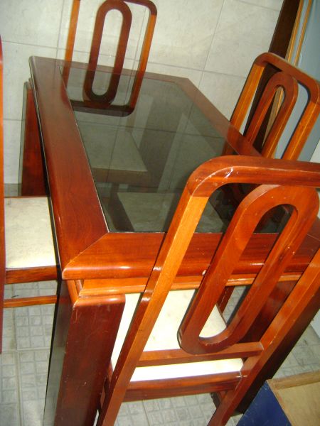 Mesas de Jantar e Outros Móveis.